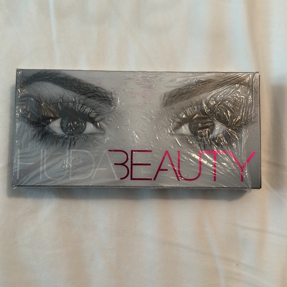 HUDA BEAUTY SCARLETT LASHES #8 - Picture 3 of 4